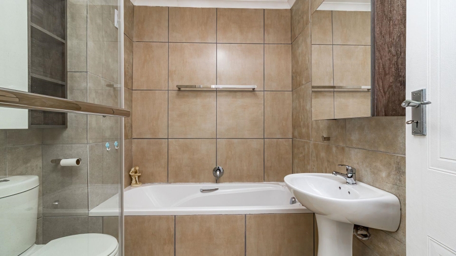 2 Bedroom Property for Sale in De Kelders Western Cape